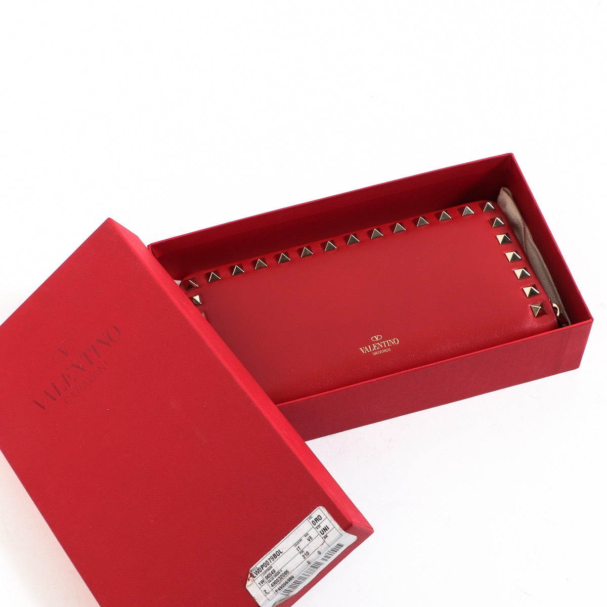 Shop safe online at Labellov in Antwerp this 100% authentic second hand Valentino Garavani Red Rockstud Zipper Wallet