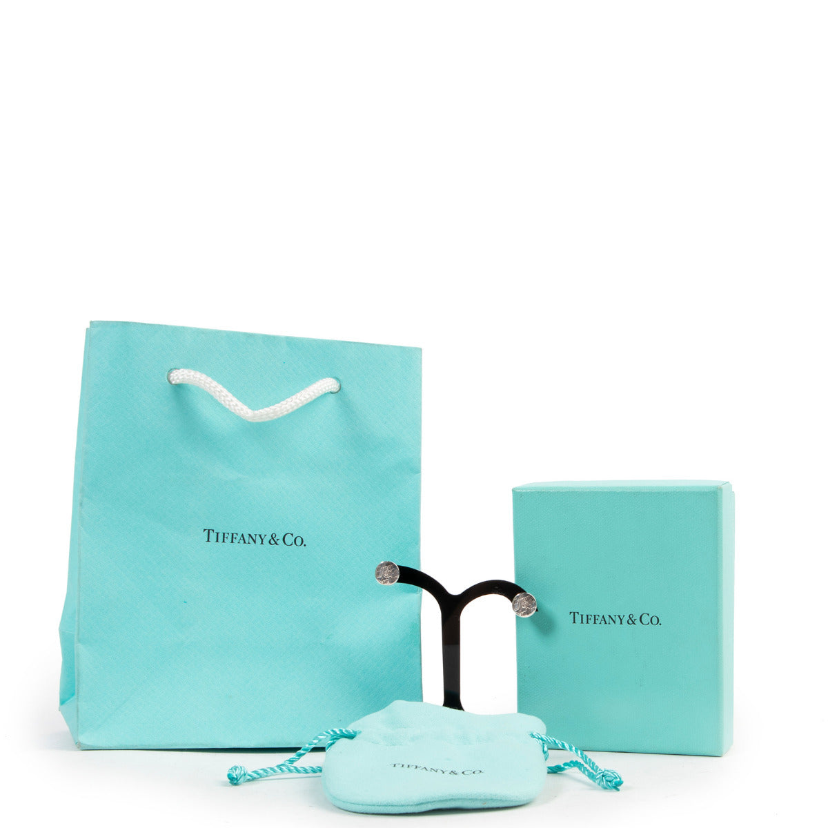 Engraved Tiffany & Co New York Ear Studs for the best price at Labellov secondhand luxury in Antwerp Belgium
