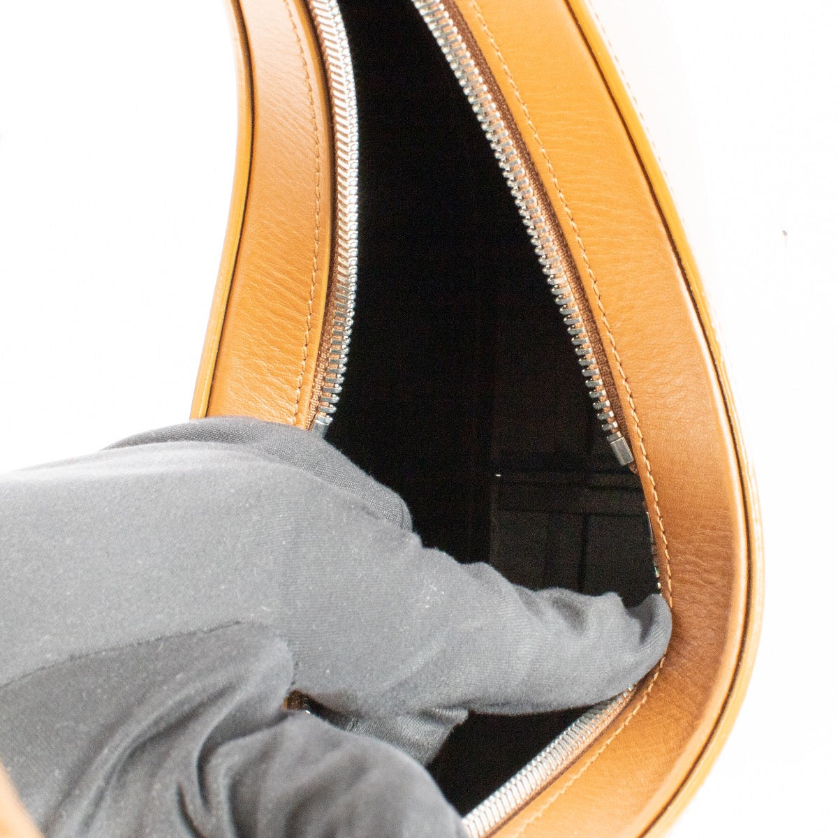 Shop safe online at Labellov in Antwerp, Brussels and Knokke this 100% authentic second hand Coperni Brown Leather Swipe Bag