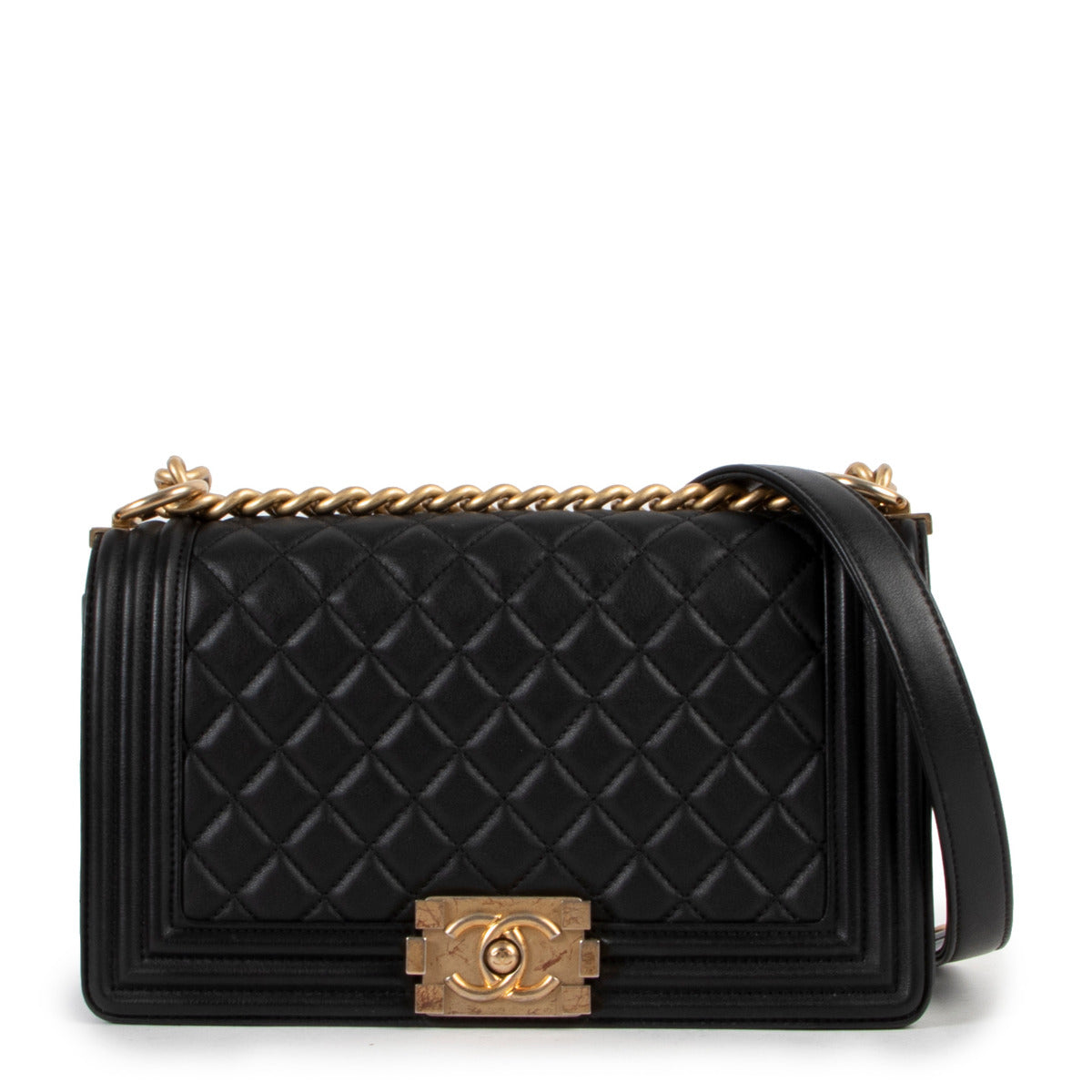 Chanel medium Le Boy bag for the best price at Labellov