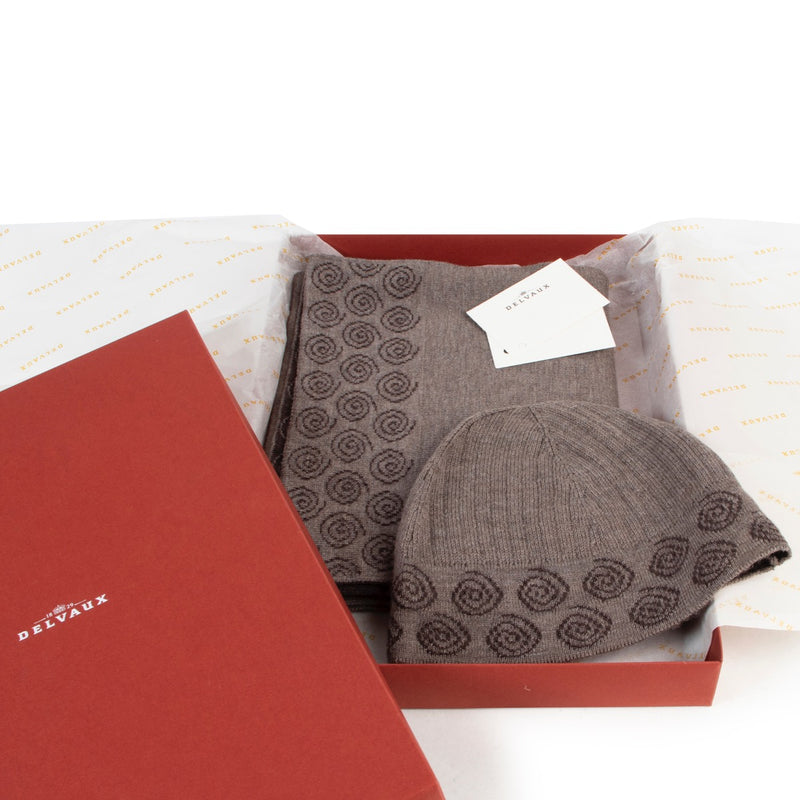 Shop safe online authentic second hand Delvaux Brown Merino Wool Scarf And Beanie in very good condition at Labellov.com.