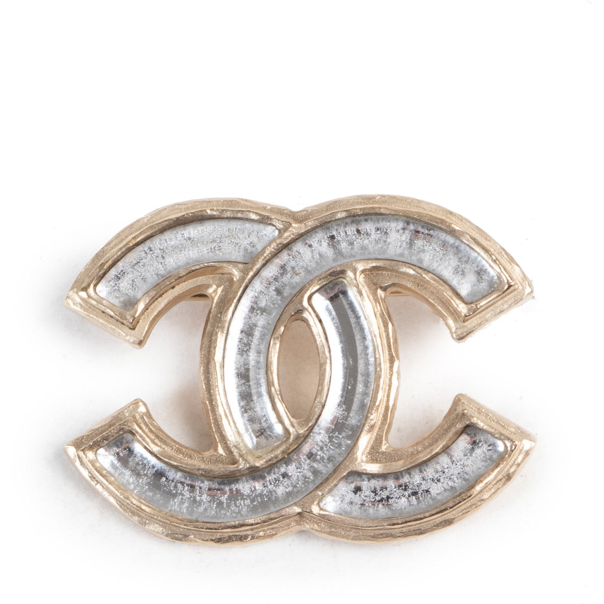 Shop safe online an authentic vintage second hand Chanel Interlocking CC Brooch at the right price at Labellov.Com.