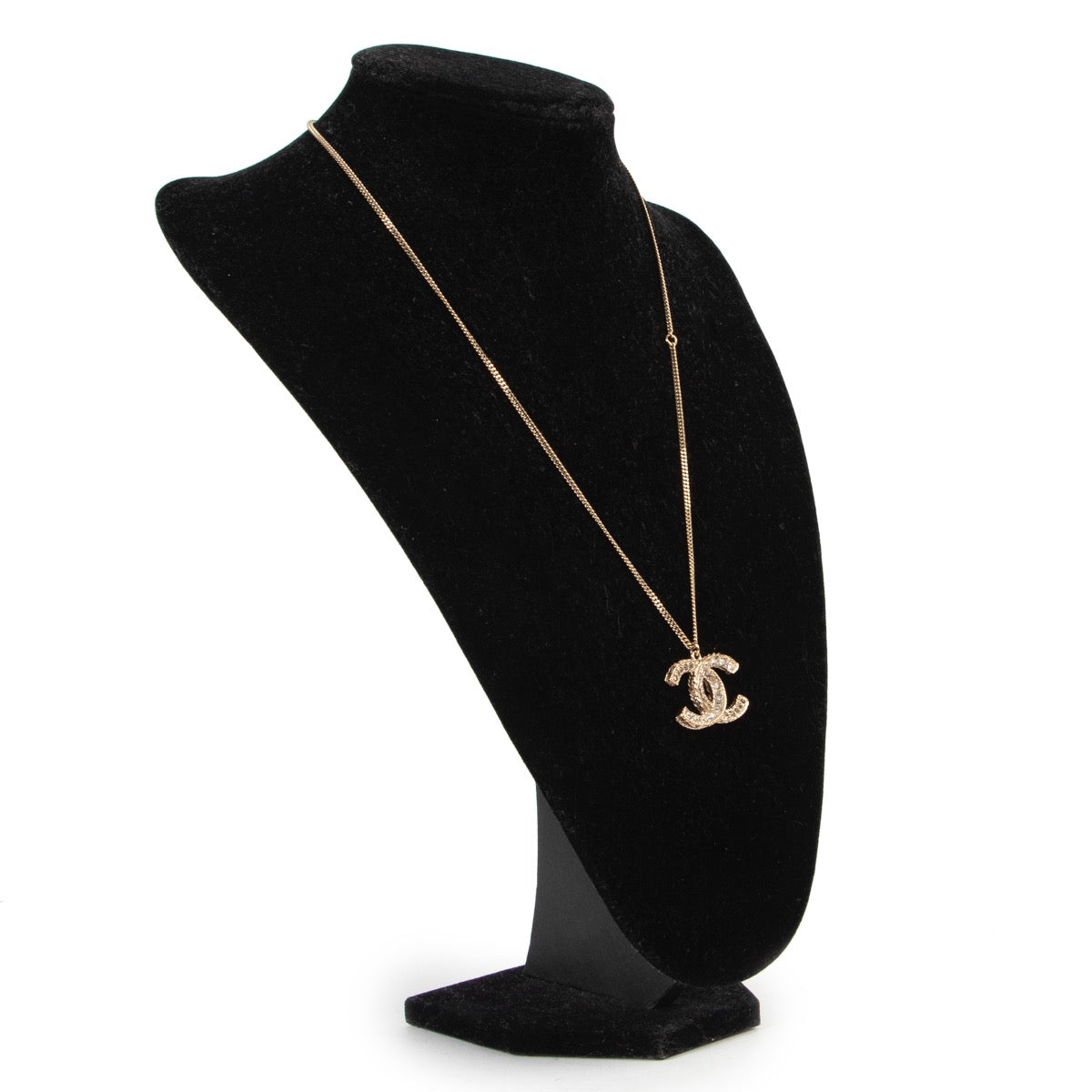 Shop safe online authentic second hand vintage Chanel Gold Interlocking CC Necklace at Labellov.com.