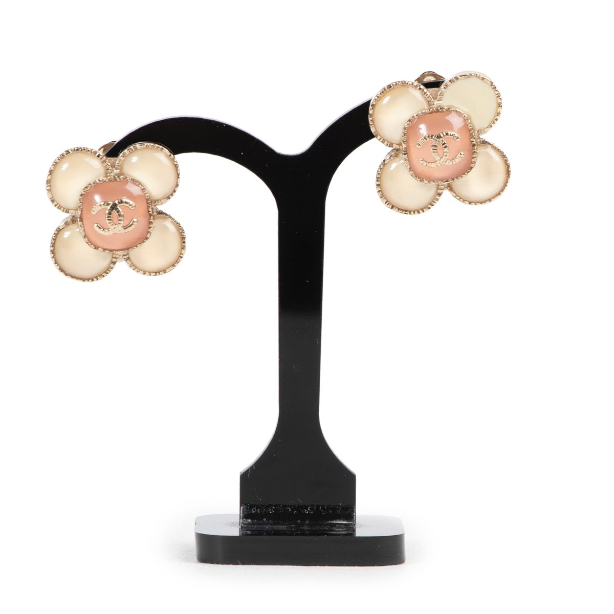 Shop safe online authentic second hand vintage Chanel Pink Flower Clip On Earrings at the right price at Labellov.com