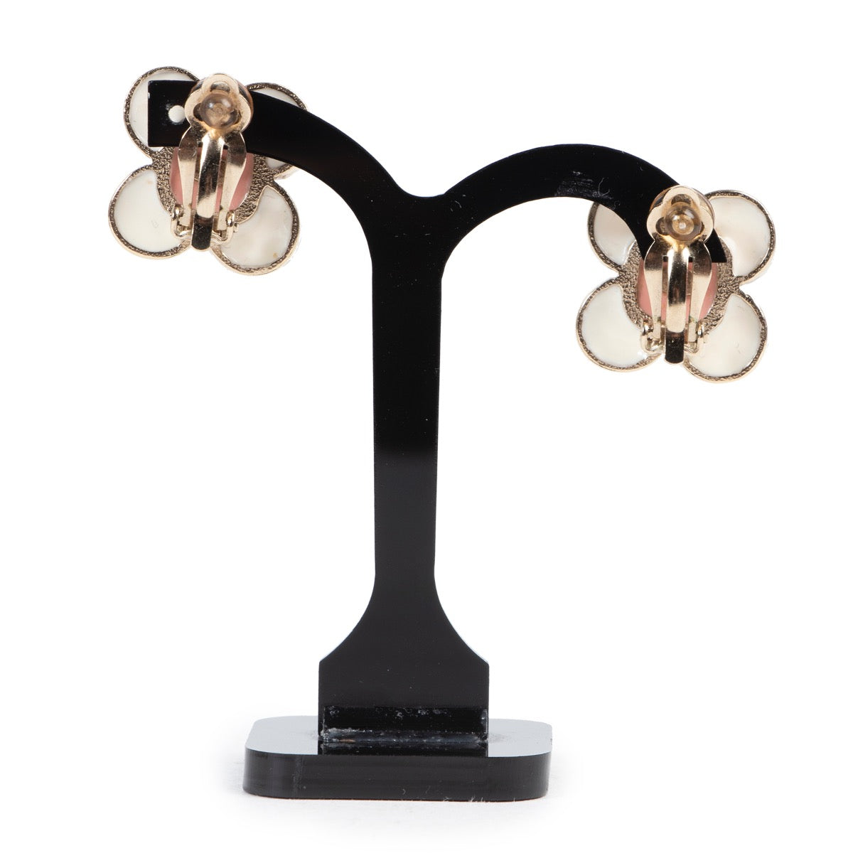 Shop safe online authentic second hand vintage Chanel Pink Flower Clip On Earrings at the right price at Labellov.com