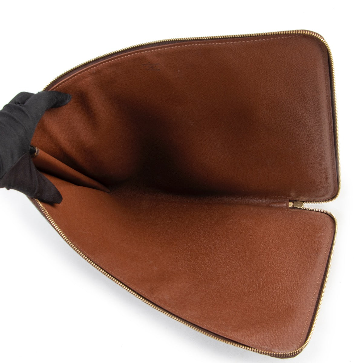 Shop safe online authentic second hand Louis Vuitton Monogram Laptop Case. Buy online Louis Vuitton Monogram Laptop Case in a safe way. Shop Louis Vuitton Monogram Laptop Case online safely.
