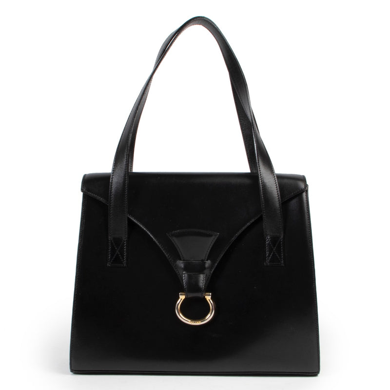 Black leather classic shoulder bag by Celine in perfect condition on Labellov site