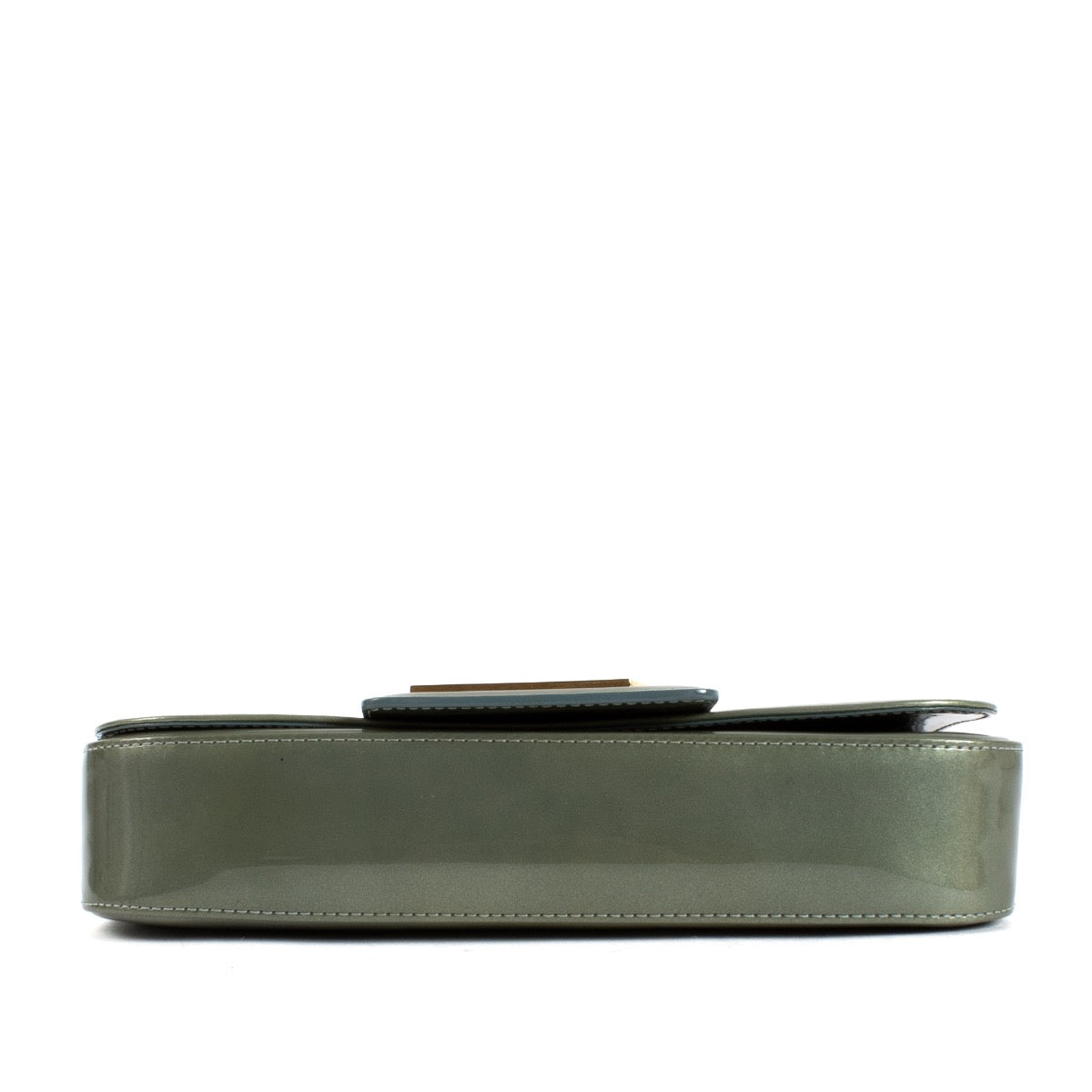 Shop safe online at Labellov in Antwerp and Knokke this 100% authentic second hand Louis Vuitton Green Vernis Sobe Clutch