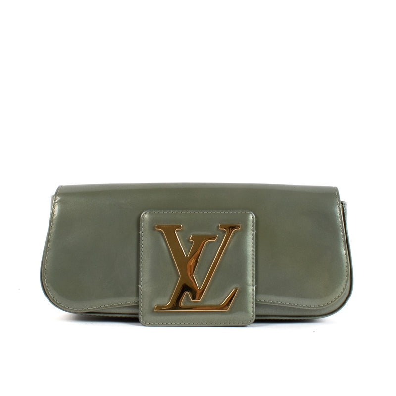 Shop safe online at Labellov in Antwerp and Knokke this 100% authentic second hand Louis Vuitton Green Vernis Sobe Clutch