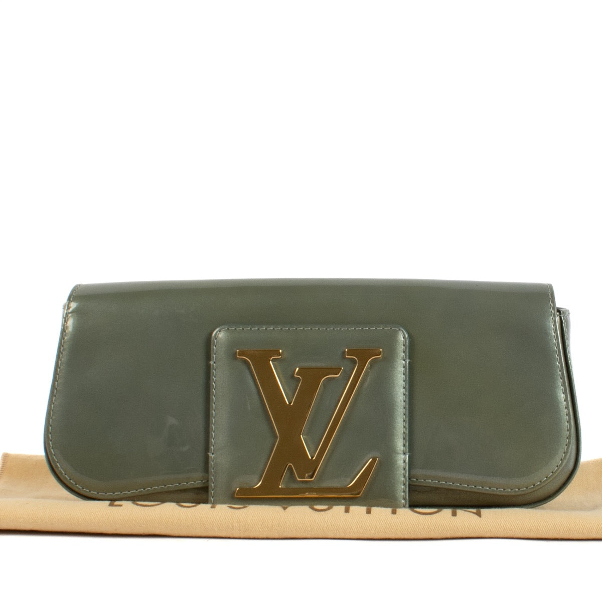 Shop safe online at Labellov in Antwerp and Knokke this 100% authentic second hand Louis Vuitton Green Vernis Sobe Clutch