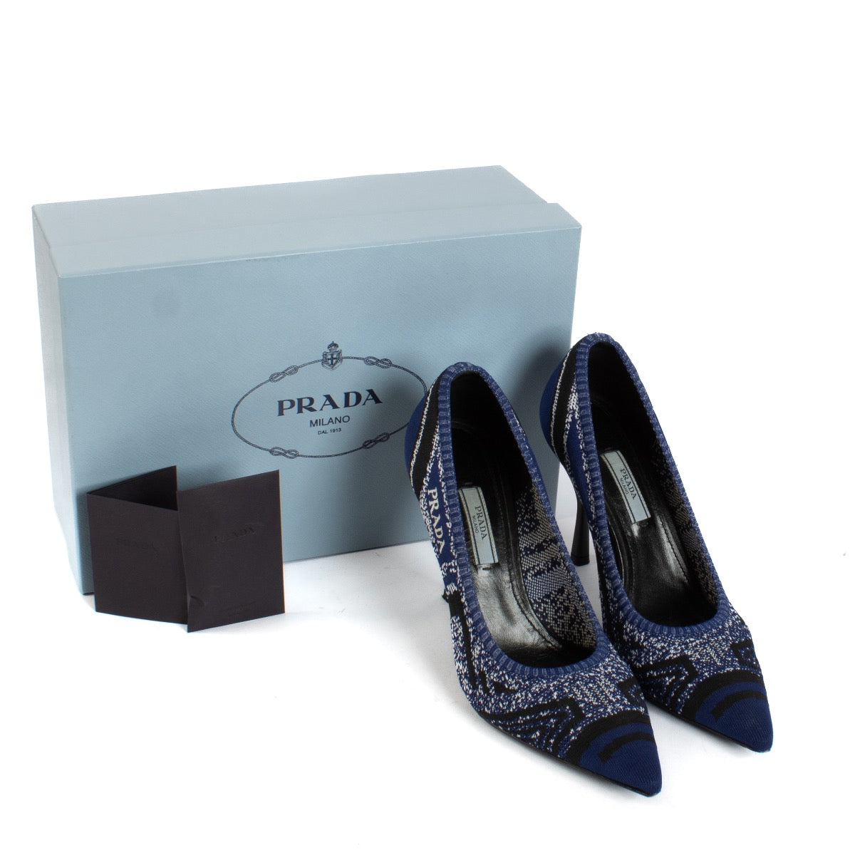 Shop safe online at Labellov in Antwerp and Knokke this 100% authentic second hand Prada Blue Knit Pointy Toe Pumps - Size 39