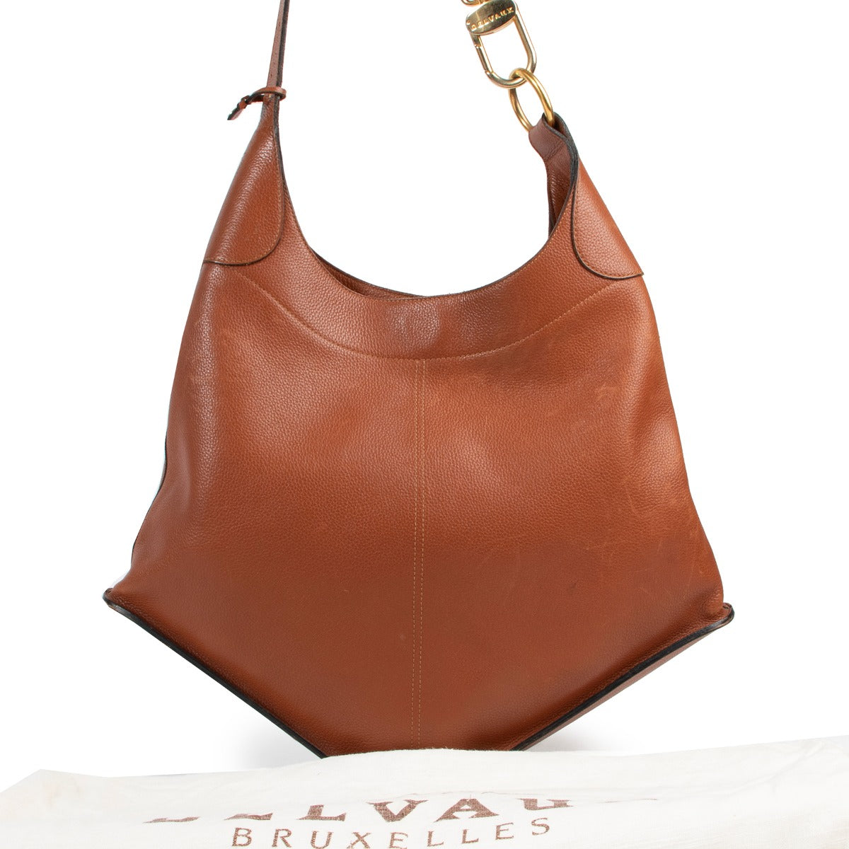 Brown bag on Labellov in good condition with golden chain