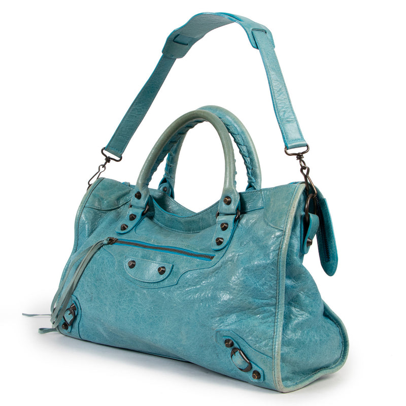buy and sell your authentic designer Balenciaga Classic City Bleu Paon RHW for the best price online at Labellov. We buy and sell your bags online and in Antwerp.