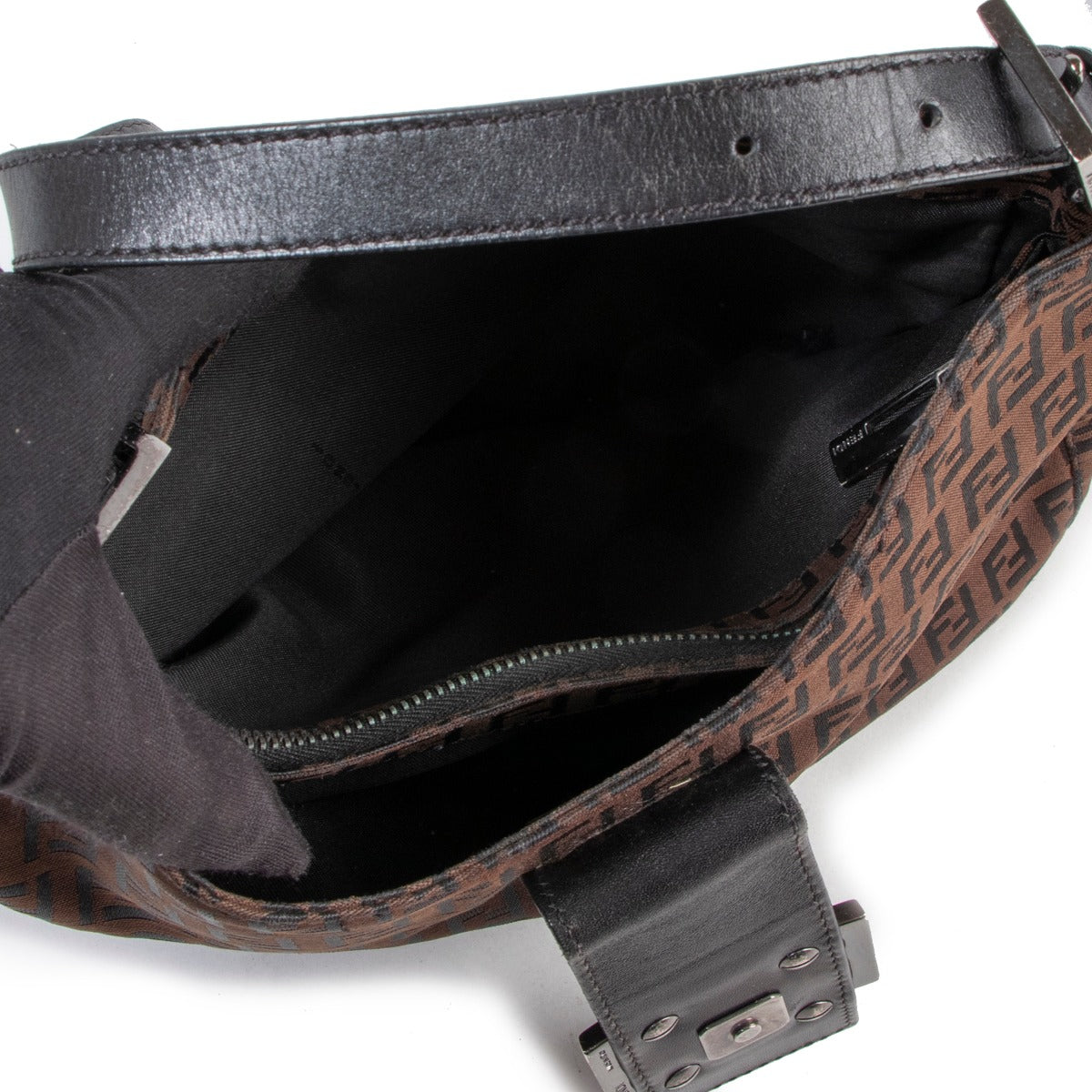 Buy authentic secondhand bags at Labellov vintage fashion webshop for the lowest price. Koop authentieke tweedehands tassen bij Labellov vintage mode webshop aan de laagste prijs.