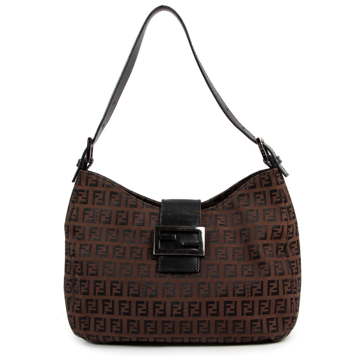Buy authentic secondhand bags at Labellov vintage fashion webshop for the lowest price. Koop authentieke tweedehands tassen bij Labellov vintage mode webshop aan de laagste prijs.