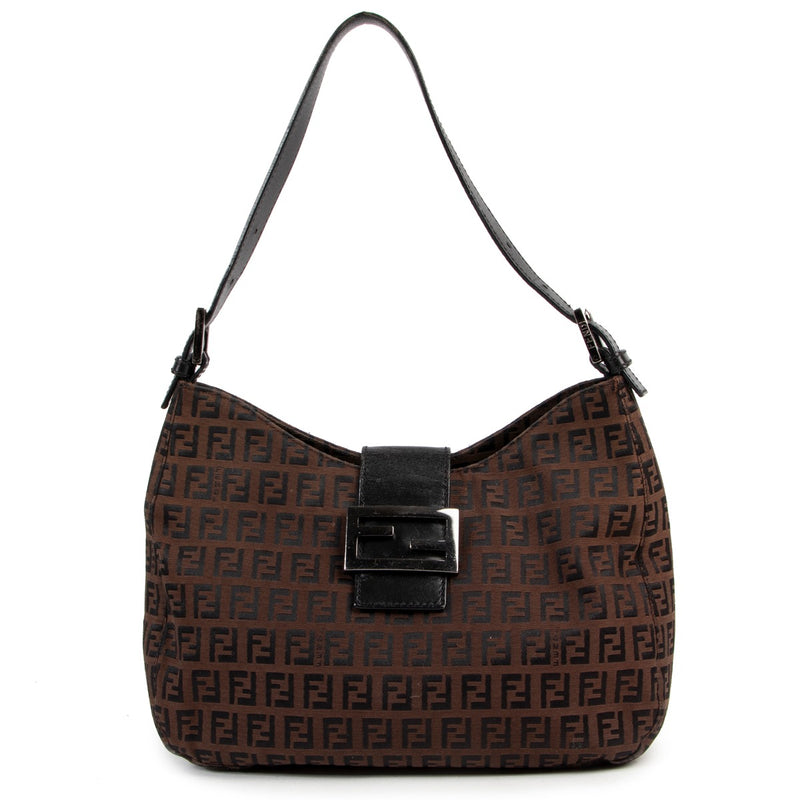 Buy authentic secondhand bags at Labellov vintage fashion webshop for the lowest price. Koop authentieke tweedehands tassen bij Labellov vintage mode webshop aan de laagste prijs.