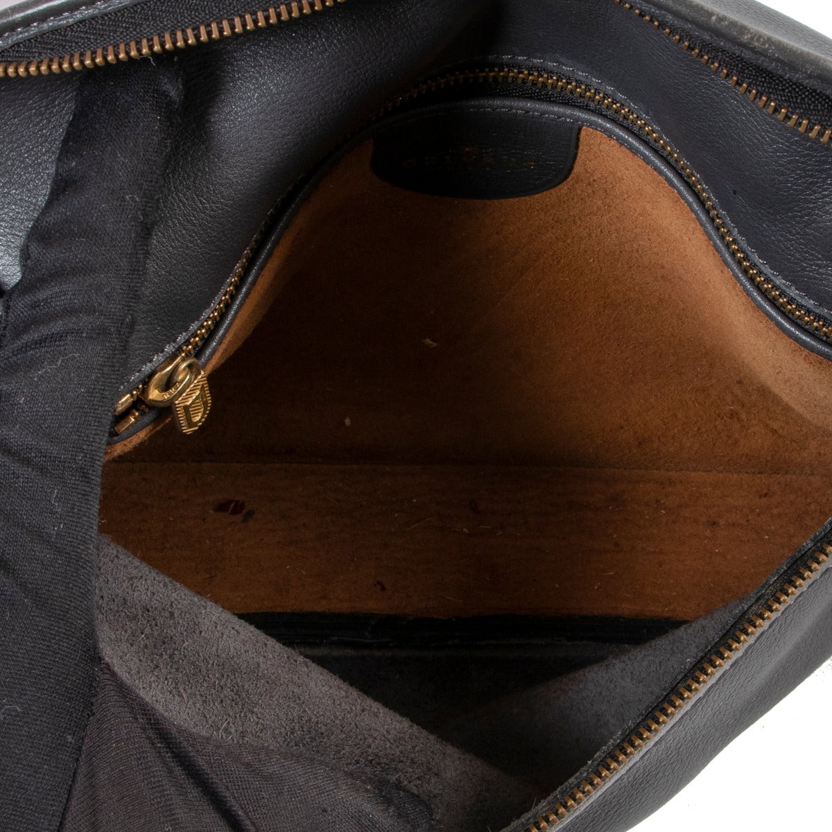Buy authentic secondhand Delvaux bags at Labellov vintage fashion webshop for the lowest price. Koop authentieke tweedehands Delvaux tassen bij Labellov vintage mode webshop aan de laagste prijs.