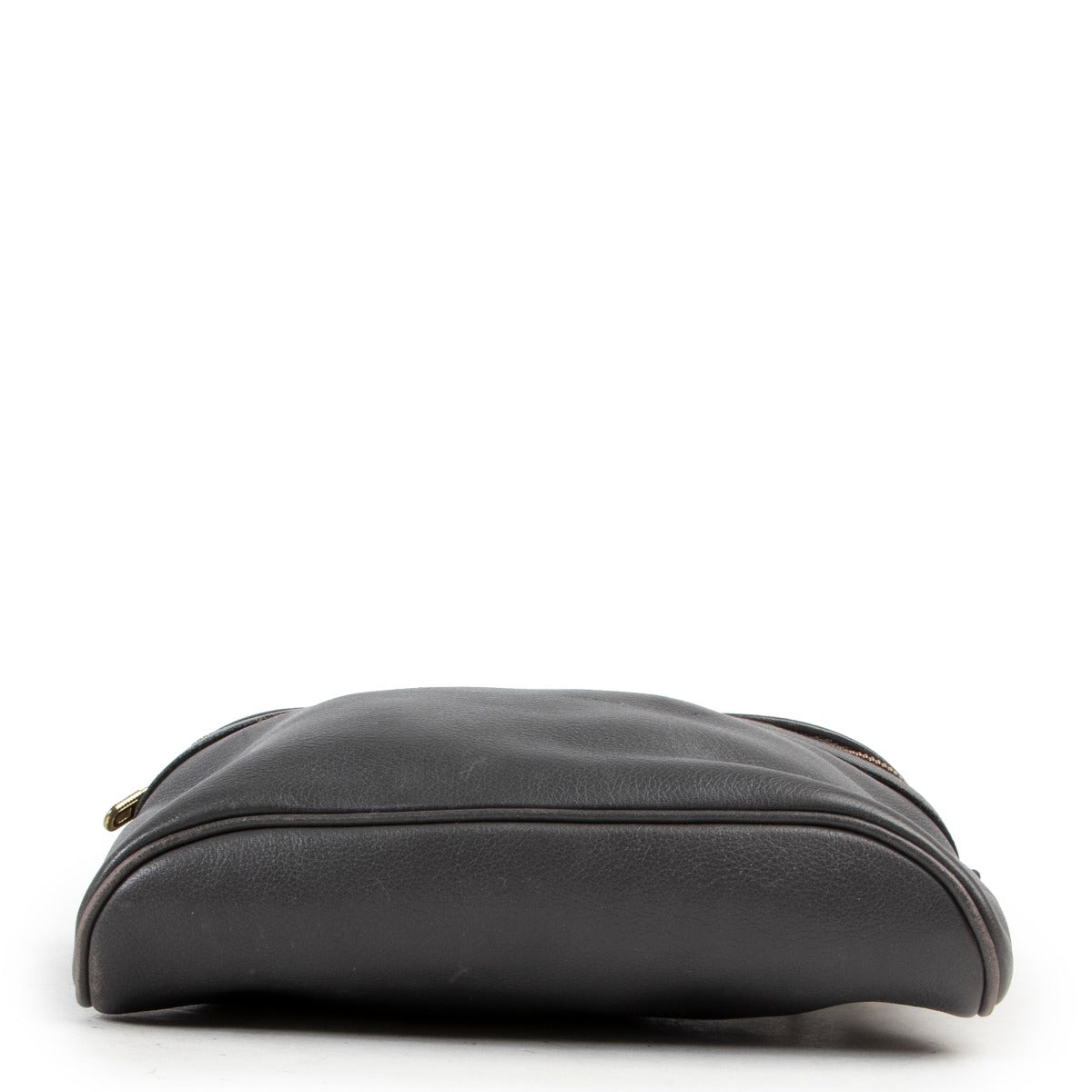 Buy authentic secondhand Delvaux bags at Labellov vintage fashion webshop for the lowest price. Koop authentieke tweedehands Delvaux tassen bij Labellov vintage mode webshop aan de laagste prijs.