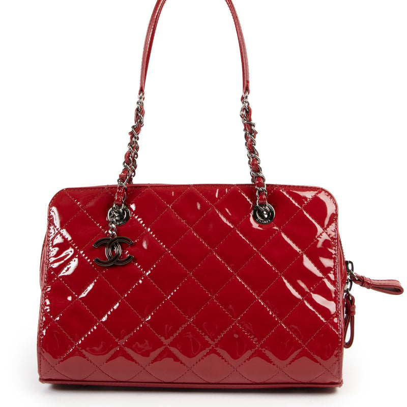 Shop authentic second hand luxury designer Chanel Red Quilted Patent Leather Shoulder Bag at Labellov