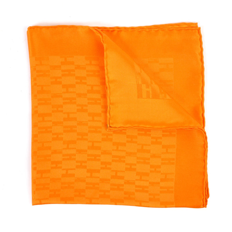 Shop safe online at Labellov in Antwerp this 100% authentic second hand Hermès Orange Silk Scarf