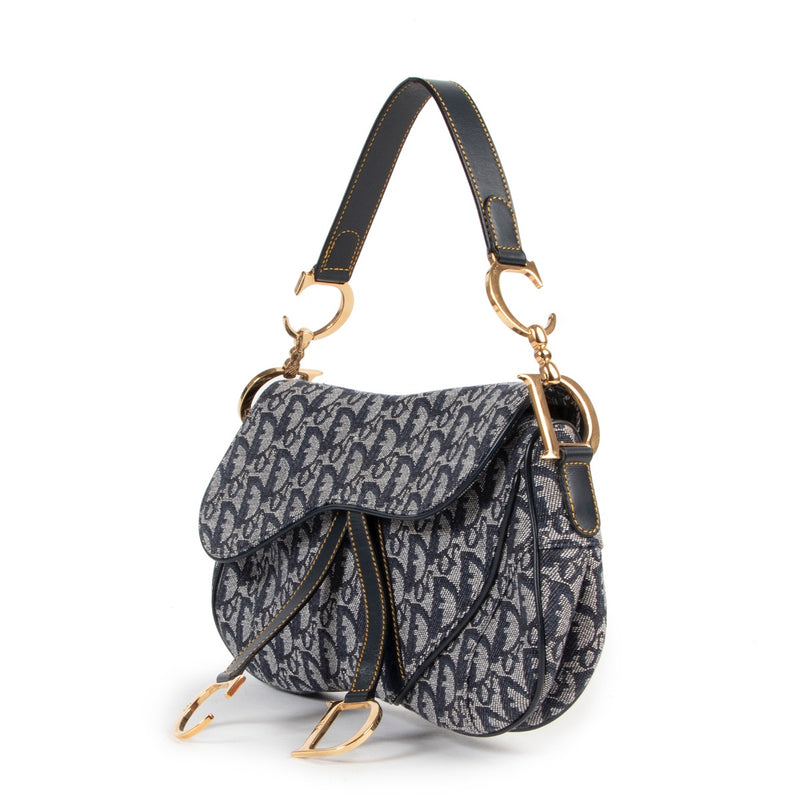 This vintage saddle bay by Christian Dior is a timeless classic and a true icon