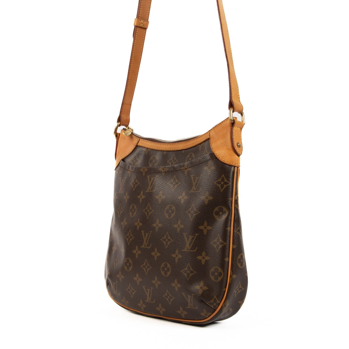 Louis Vuitton Monogram Odeon Crossbody Bag for the best price at Labellov secondhand luxury in Antwerp. We buy and sell your preloved and brand new designer bags for the best price at Labellov secondhand luxury in Antwerp.