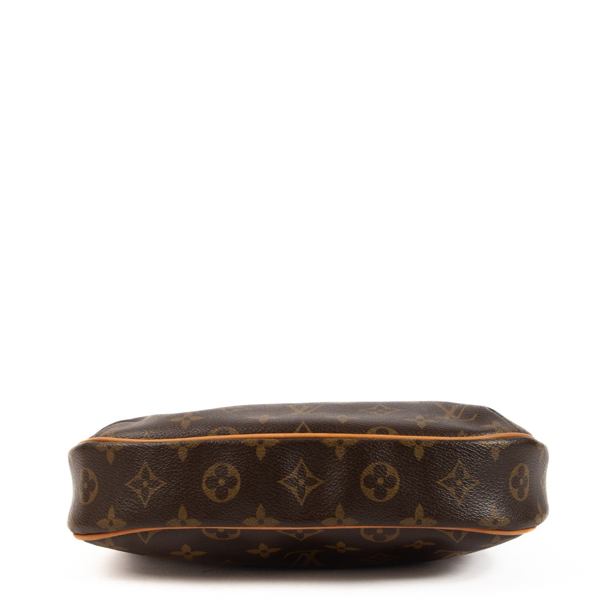 Louis Vuitton Monogram Odeon Crossbody Bag for the best price at Labellov secondhand luxury in Antwerp. We buy and sell your preloved and brand new designer bags for the best price at Labellov secondhand luxury in Antwerp.