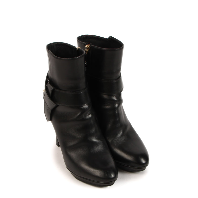 Shop 100% authentic second-hand Louis Vuitton Black Platform Ankle Boots With Bow on Labellov.com
