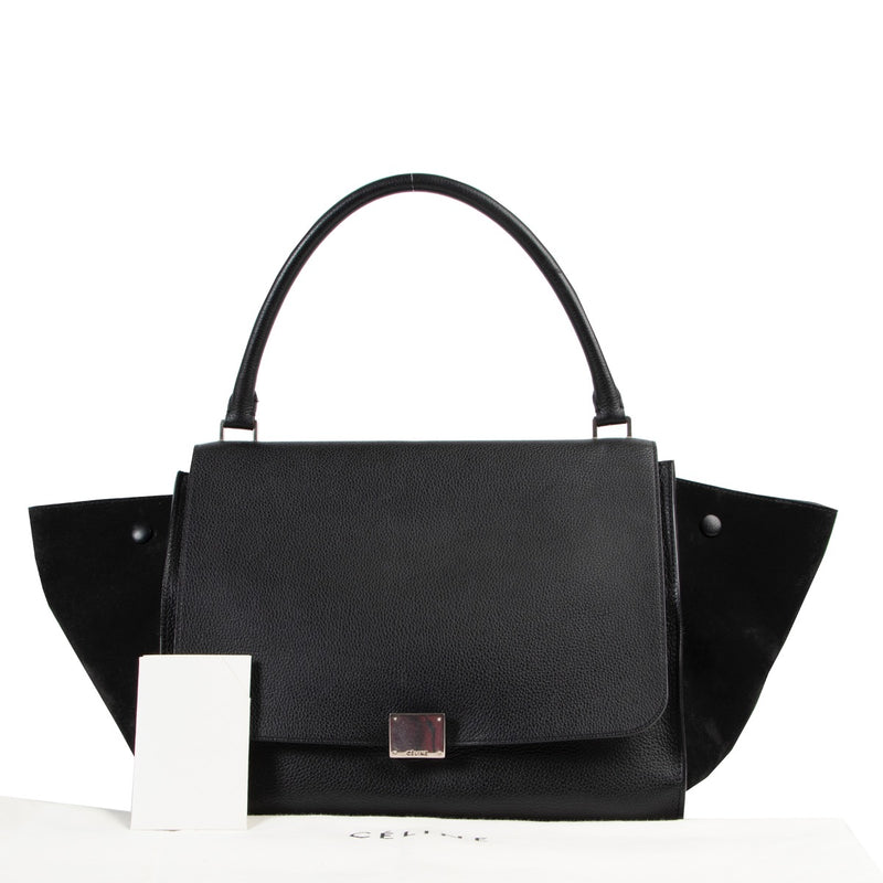 Buy authentic secondhand Céline bags at Labellov vintage fashion webshop for the lowest price. Koop authentieke tweedehands Céline tassen bij Labellov vintage mode webshop aan de laagste prijs.