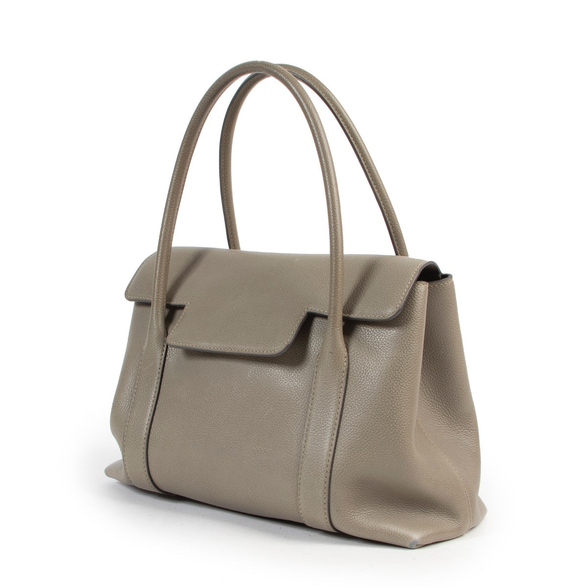 Buy and sell your authentic designer bags such as this Delvaux Green Top handle only online at Labellov secondhand luxury in Antwerp.