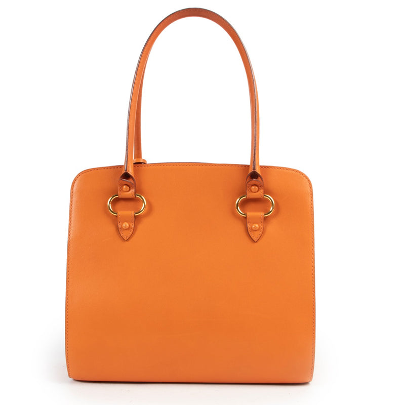 Buy and sell your authentic designer bags such as this Delvaux Orange Shoulder bag only online at Labellov secondhand luxury in Antwerp.