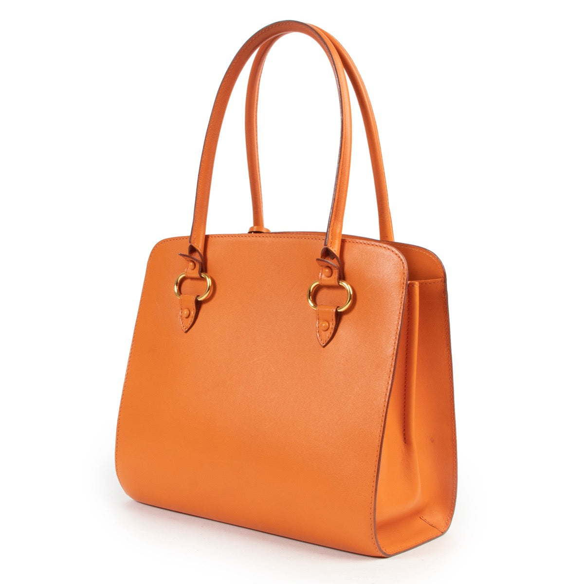 Buy and sell your authentic designer bags such as this Delvaux Orange Shoulder bag only online at Labellov secondhand luxury in Antwerp.