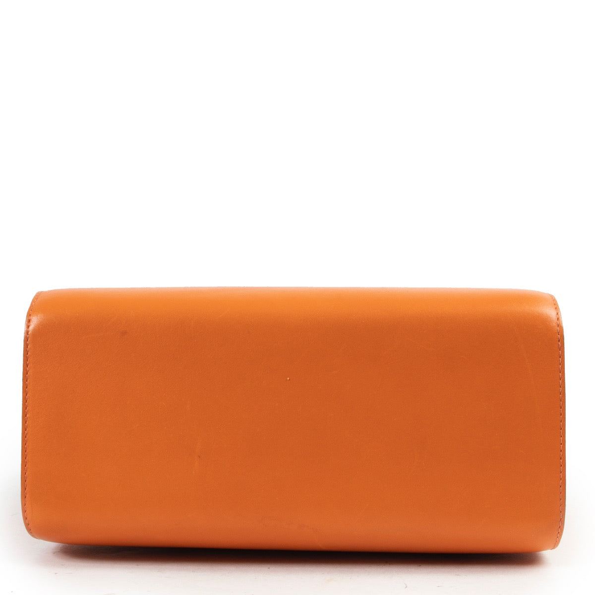 Buy and sell your authentic designer bags such as this Delvaux Orange Shoulder bag only online at Labellov secondhand luxury in Antwerp.