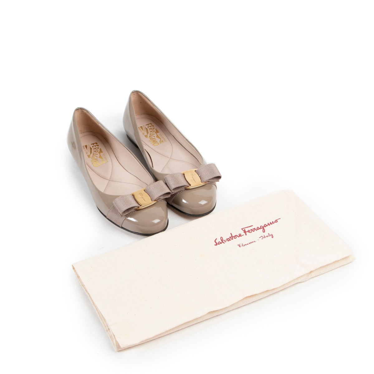 Shop safe online for the best price at Labellov Antwerp. shop safe online the Salvatore Ferragamo Taupe Ballerinas