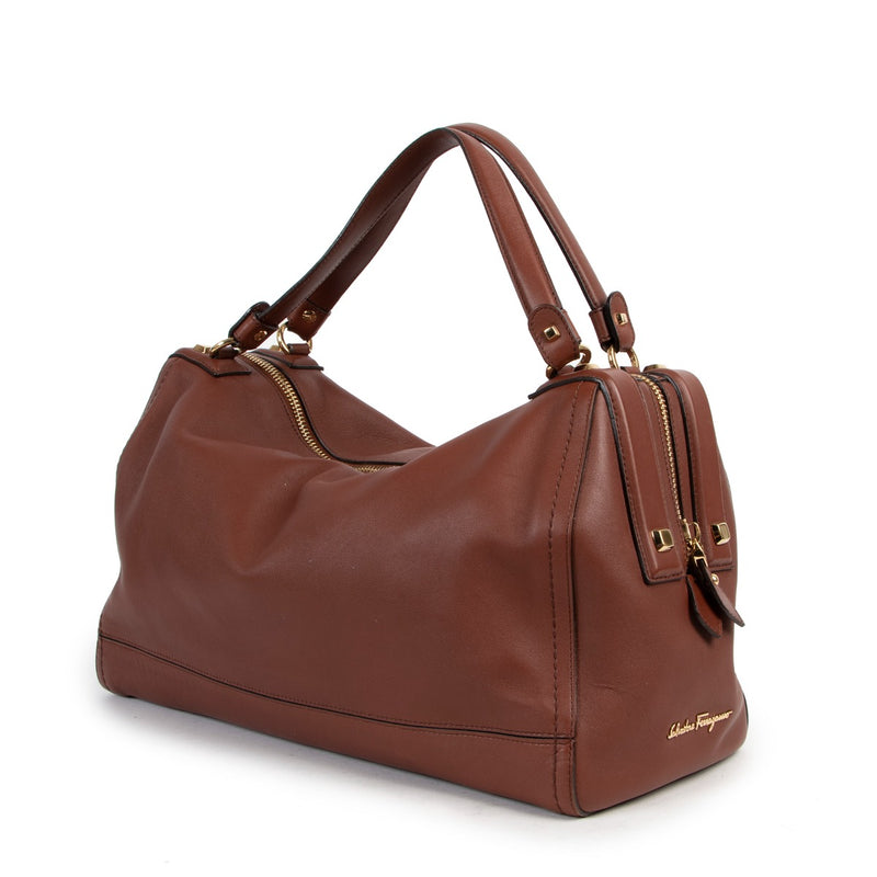 Buy this Salvatore Ferragamo Brown Shoulder bag at Labellov with 100% authenticity guaranteed.