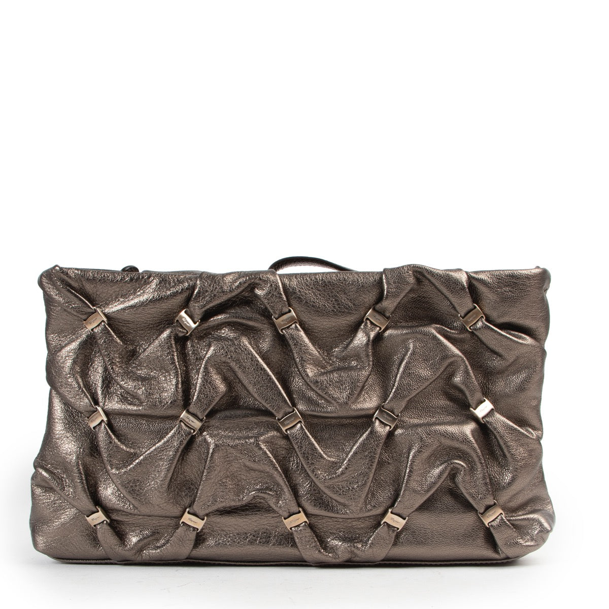 Buy this Salvatore Ferragamo Metallic Clutch in perfect condition at Labellov in store and online. Koop deze Salvatore Ferragamo Metallic Clutch in perfecte staat bij Labellov in winkel en online.