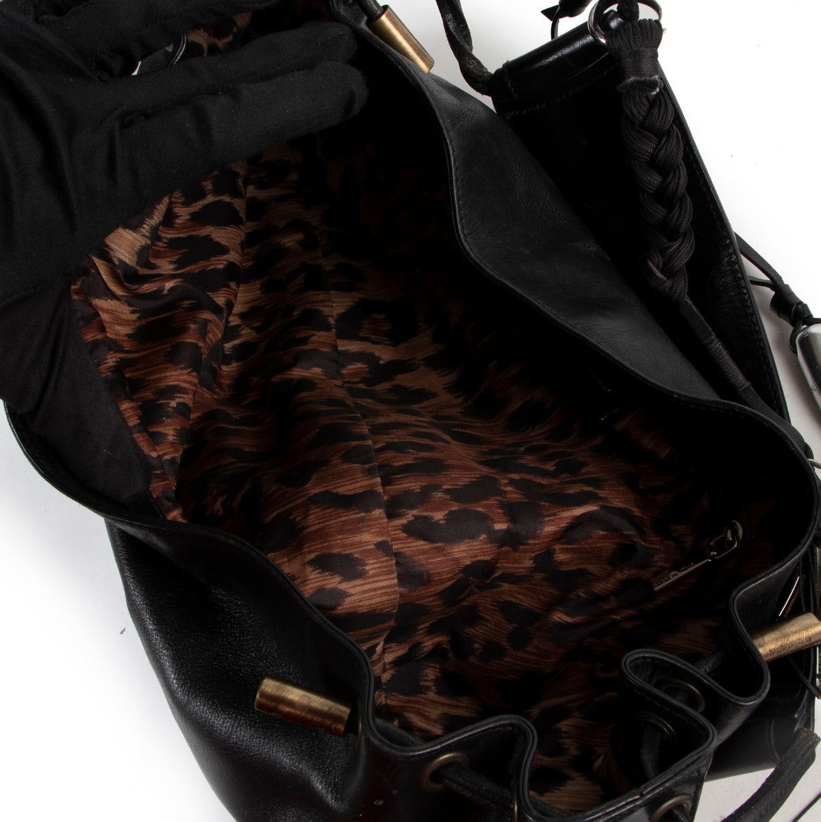 Buy authentic secondhand Dolce & Gabbana bags at Labellov vintage fashion webshop for the lowest price. Koop authentieke tweedehands Dolce & Gabbana tassen bij Labellov vintage mode webshop aan de laagste prijs.