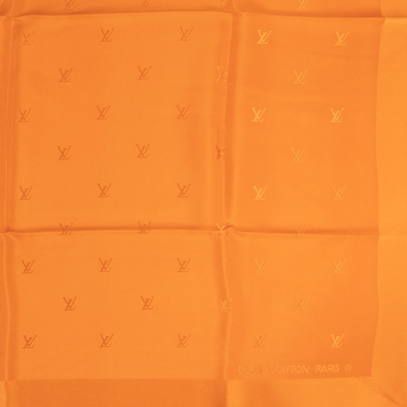 Buy authentic secondhand Louis Vuitton scarfs at Labellov vintage fashion webshop for the lowest price. Koop authentieke tweedehands Louis Vuitton sjaals bij Labellov vintage mode webshop aan de laagste prijs.