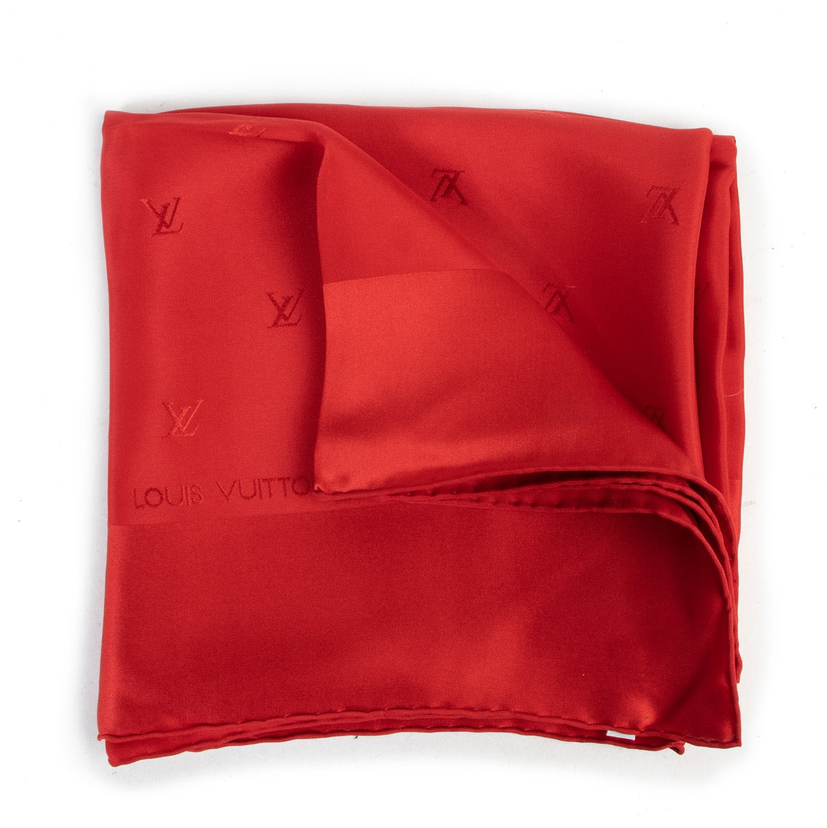 Wear this Louis Vuitton Red Scarf in very good condition for a summer feeling. Shop and sell your designer items at Labellov Antwerp.