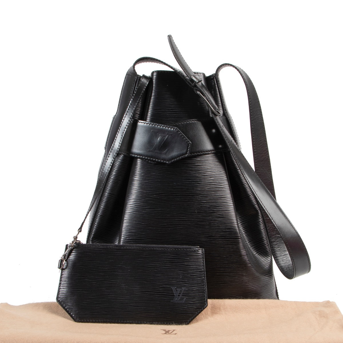 Buy authentic secondhand Louis Vuitton bags at Labellov vintage fashion webshop for the lowest price. Koop authentieke tweedehands Louis Vuitton tassen bij Labellov vintage mode webshop aan de laagste prijs.