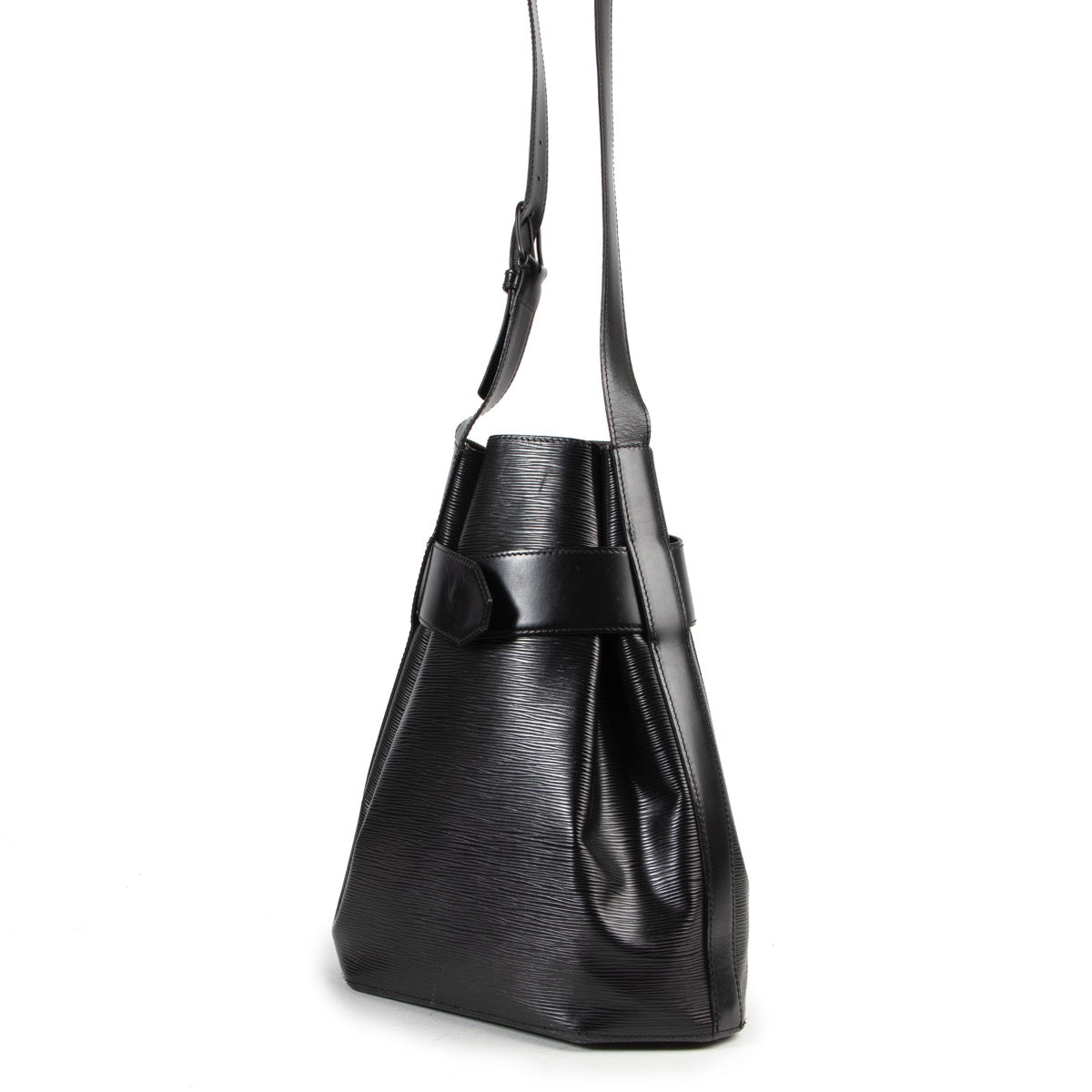 Buy authentic secondhand Louis Vuitton bags at Labellov vintage fashion webshop for the lowest price. Koop authentieke tweedehands Louis Vuitton tassen bij Labellov vintage mode webshop aan de laagste prijs.