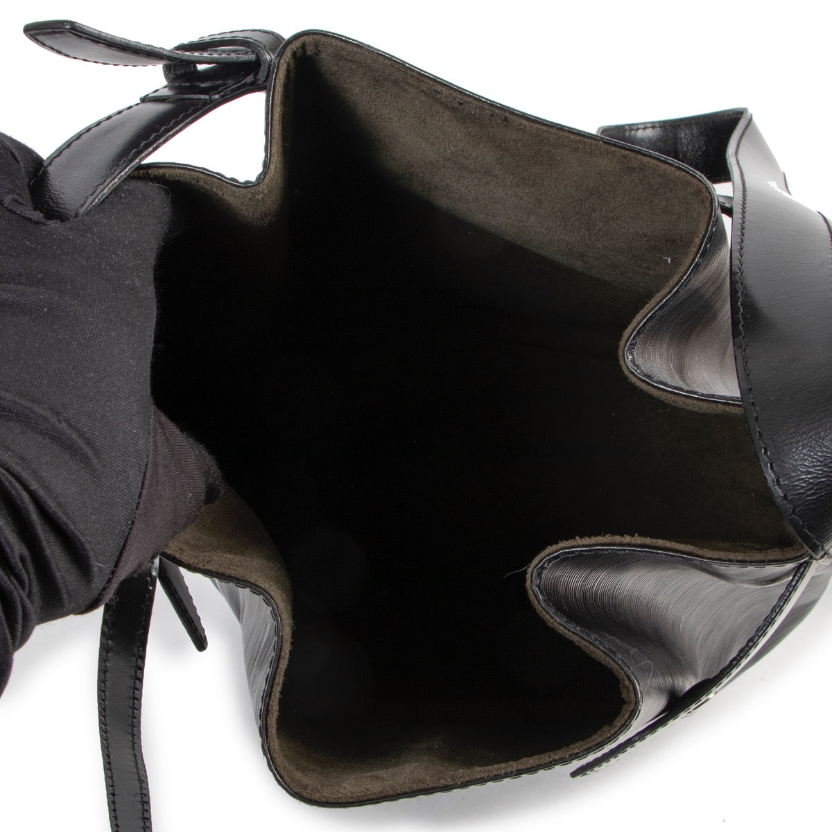 Buy authentic secondhand Louis Vuitton bags at Labellov vintage fashion webshop for the lowest price. Koop authentieke tweedehands Louis Vuitton tassen bij Labellov vintage mode webshop aan de laagste prijs.
