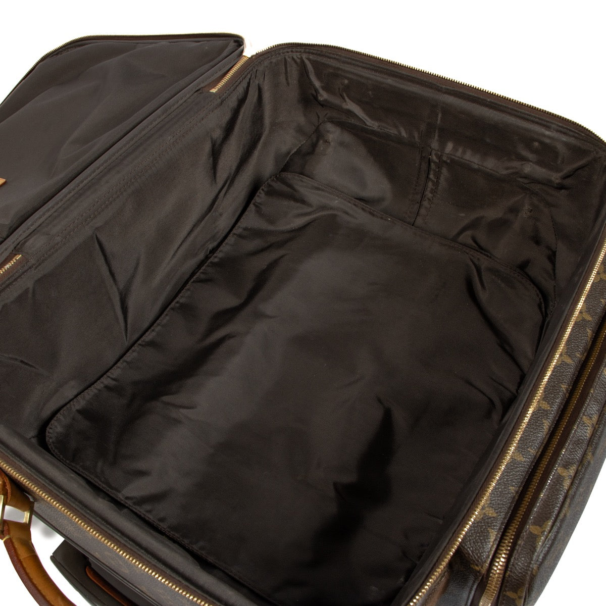 Shop safe online at labellov in Antwerp, Brussels and Knokke this 100% authentic second hand Louis Vuitton Monogram Pegase Bosphore Suitcase
