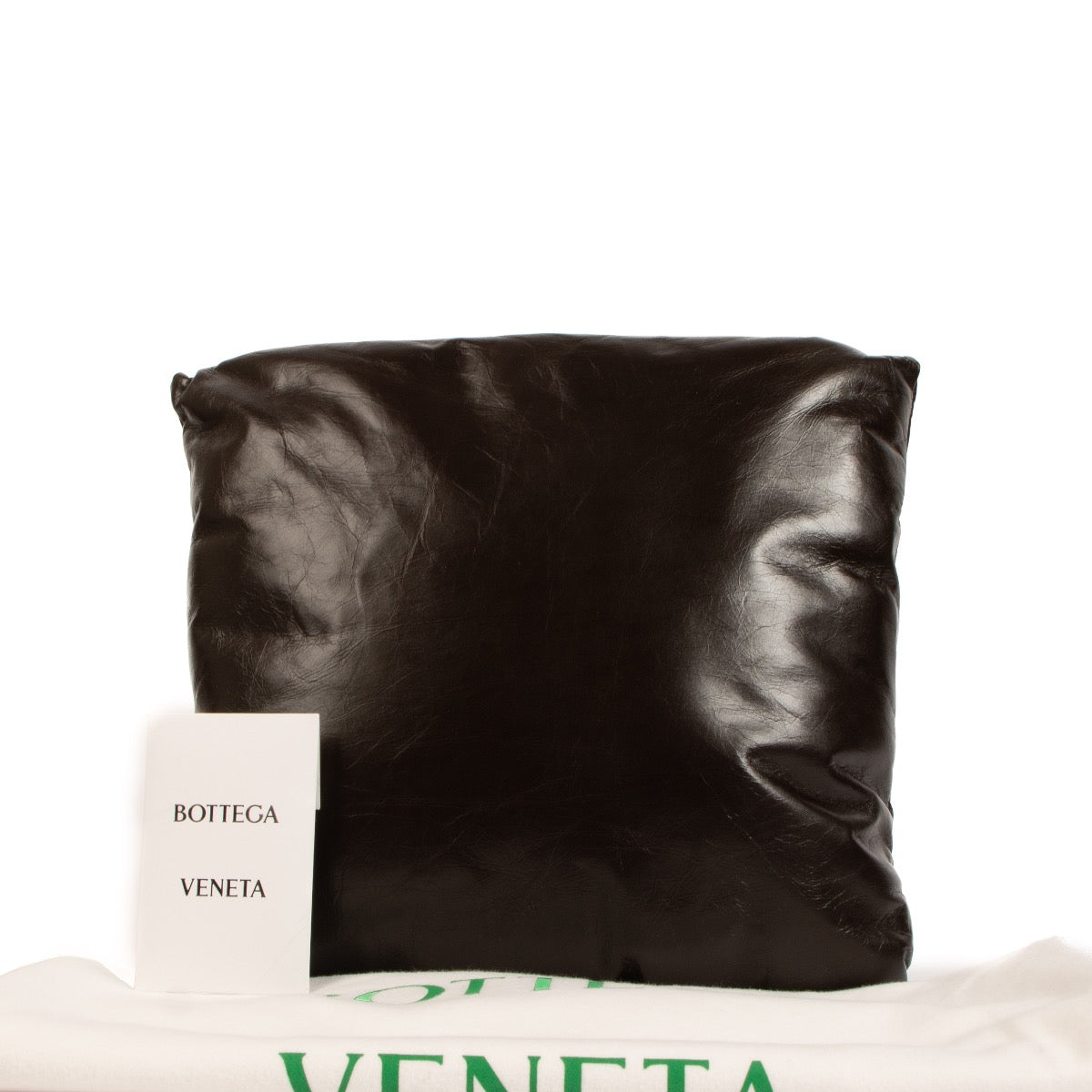 Shop safe online at Labellov in Antwerp, Brussels and Knokke this 100% authentic second hand Bottega Veneta Chocolate Brown Pillow Pochette