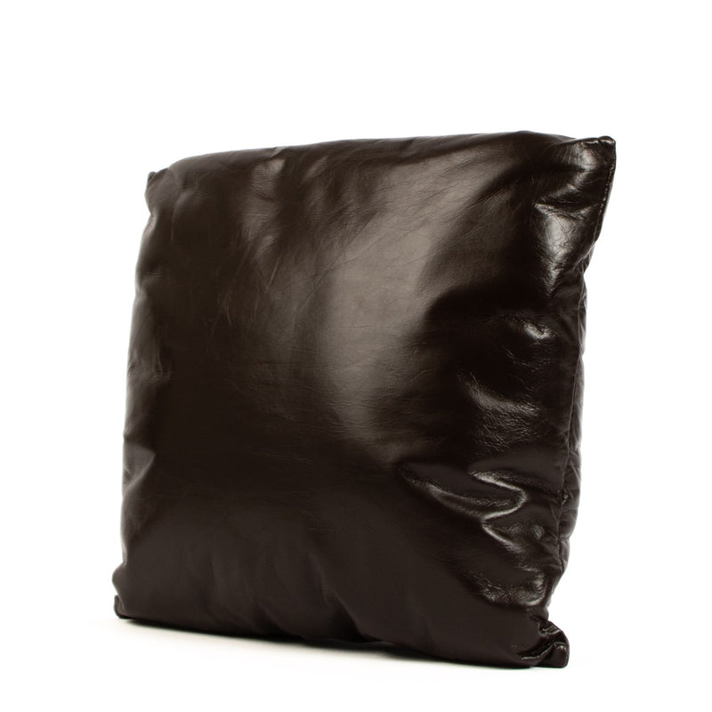 Shop safe online at Labellov in Antwerp, Brussels and Knokke this 100% authentic second hand Bottega Veneta Chocolate Brown Pillow Pochette