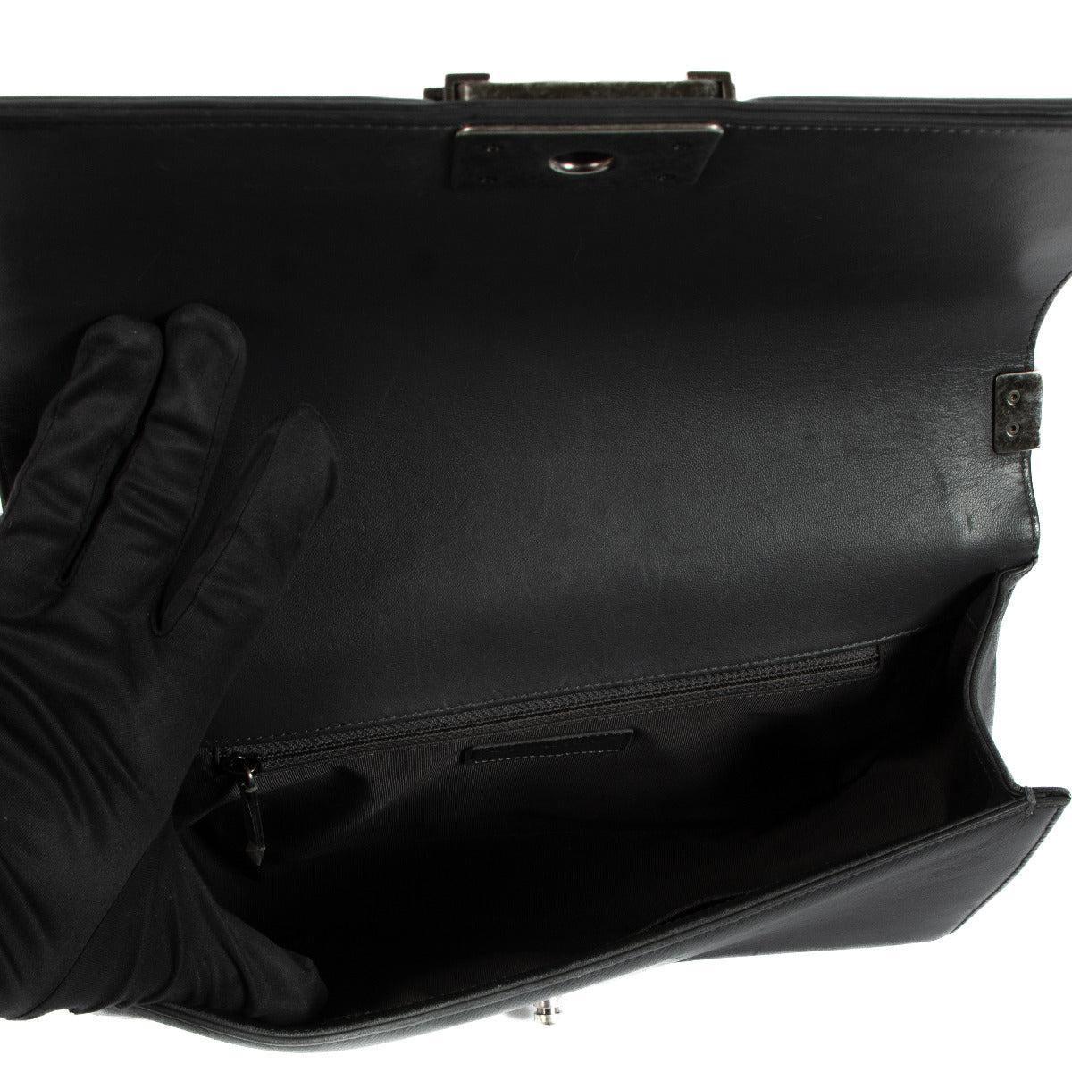 Sac Boy Chanel grand modèle en cuir de veau gris