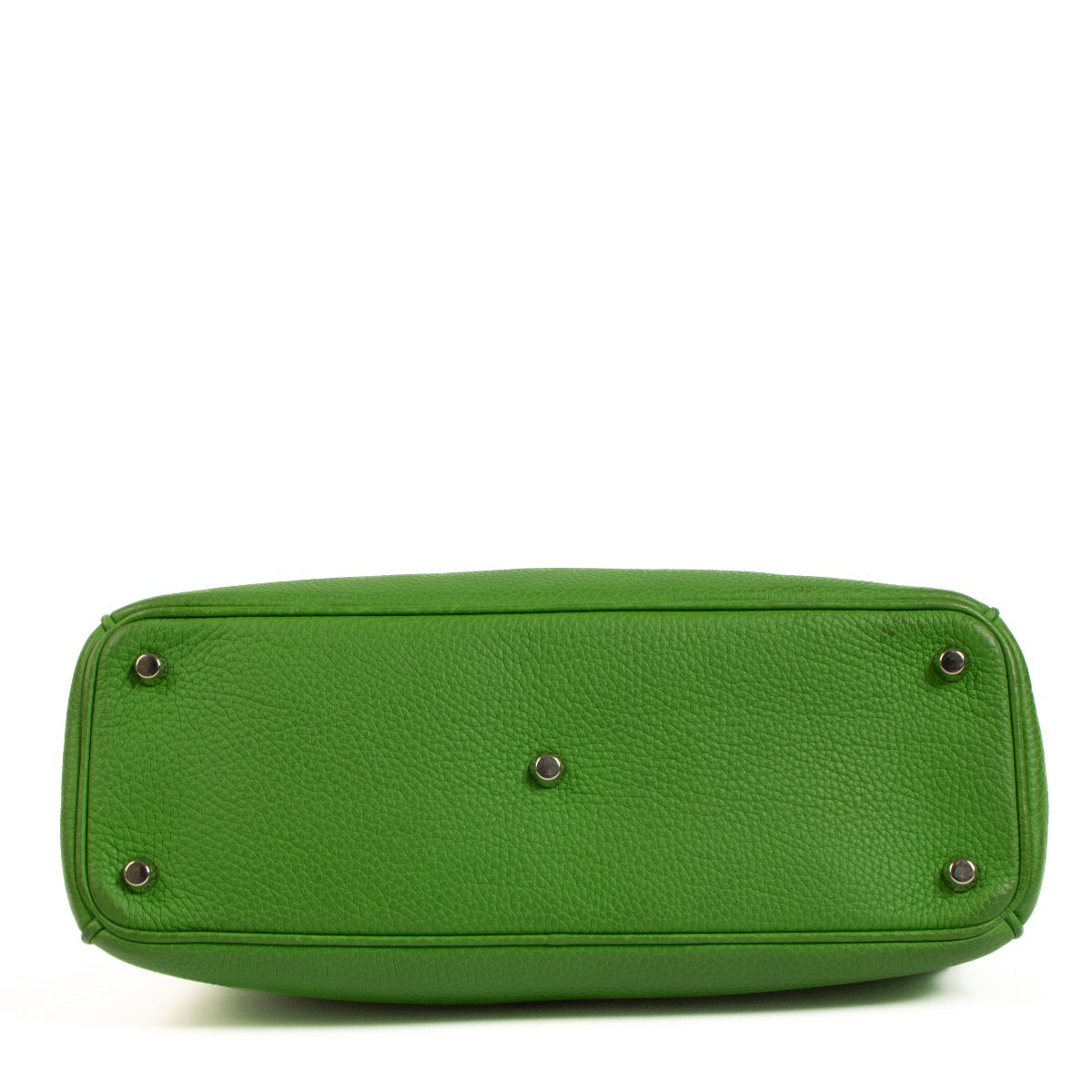 Christian Dior Green Diorissimo Medium Bag for the best price at Labellov secondhand luxury in Antwerp. We buy and sell your preloved and brand new designer bags for the best price.