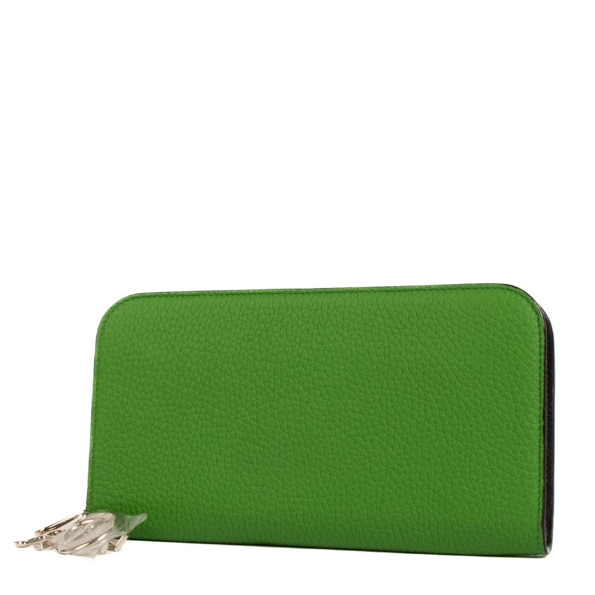 Christian Dior Bamboo Green Zip Around Wallet for the best price at Labellov. We buy and sell your authentic designer bags for the best price. Are you looking for an authentic designer piece? Shop at Labellov.