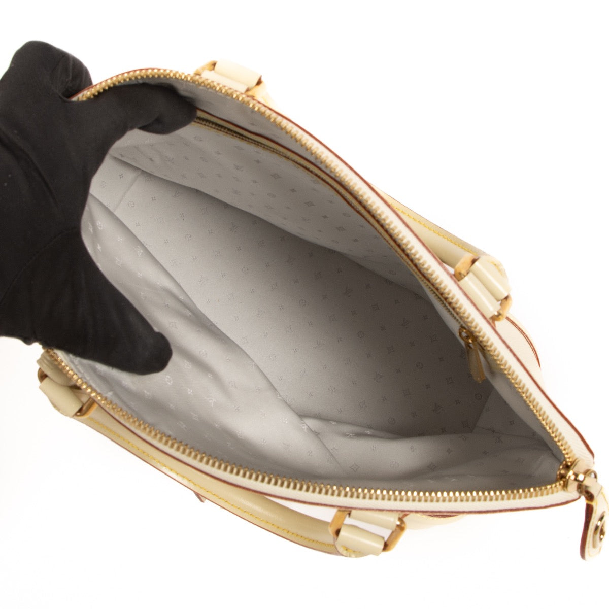 Shop 100% authentic second-hand Louis Vuitton Cream Suhali Lockit Bag on Labellov.com