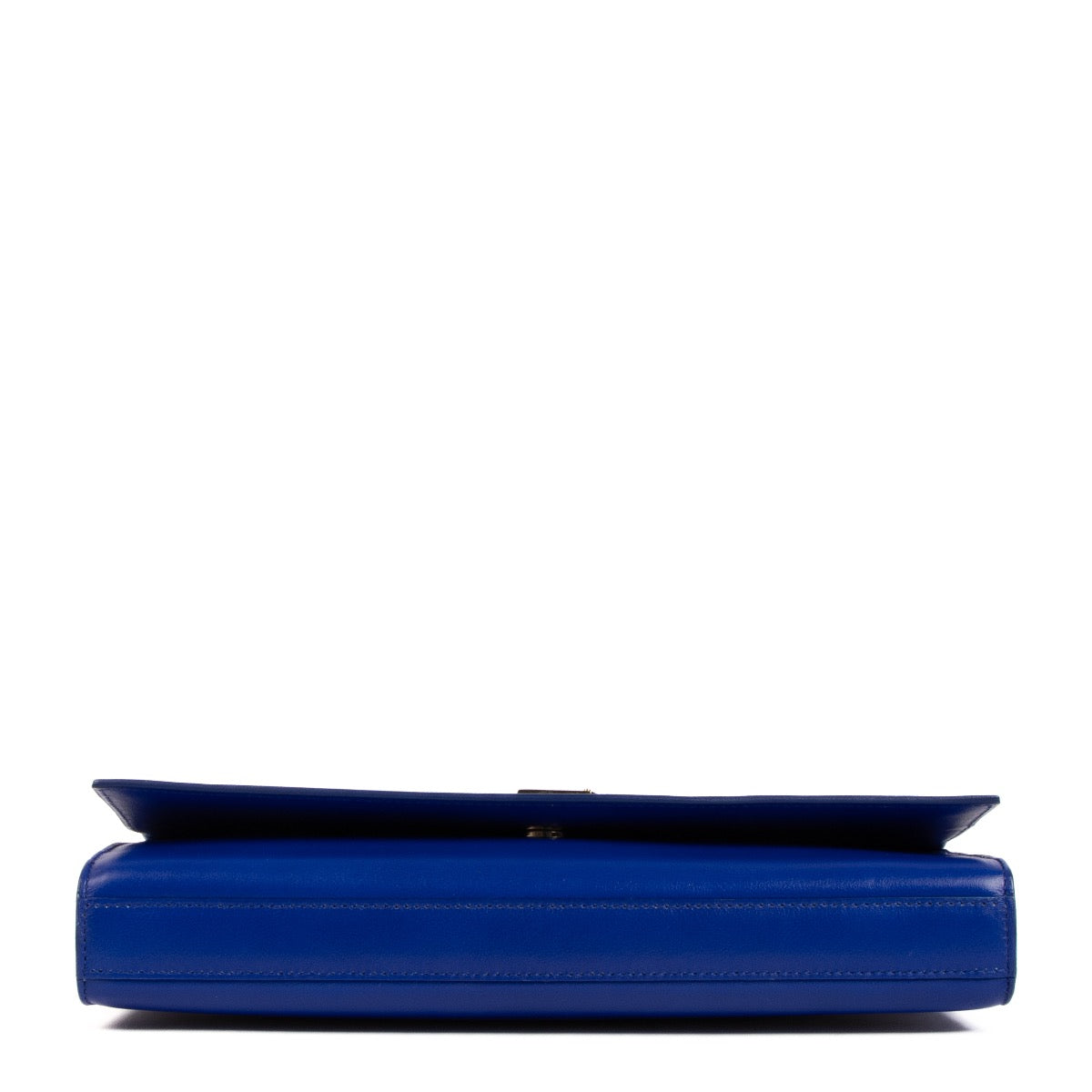 Saint Laurent Electric Blue Kate Clutch for the best price at Labellov secondhand luxury in Antwerp. We buy and sell your preloved and brand new designer bags for the best price.